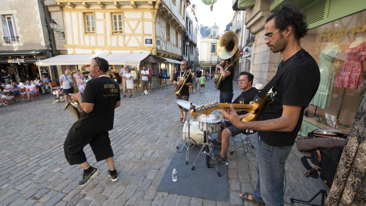 Doctor Jazz Brass Band (place Henri  IV)
